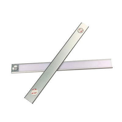 औद्योगिक और गोदाम प्रकाश समाधान के लिए 30 सेमी लंबाई प्लास्टिक रोशनी कैबिनेट टॉर्च